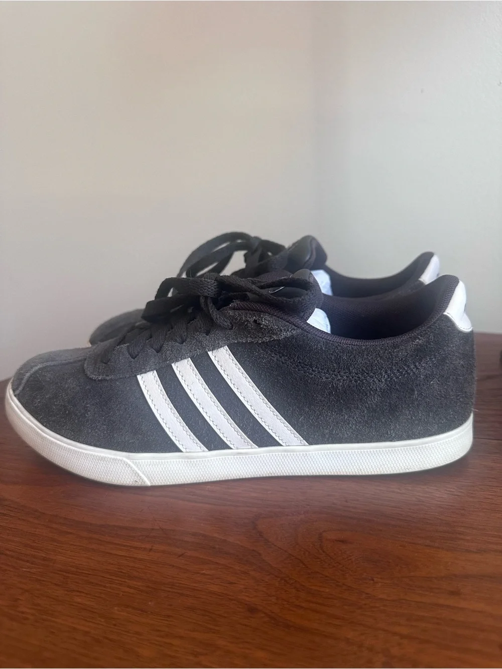 Adidas Women’s Gray Suede Casual Sneakers with White Stripes - Picture 4 of 10